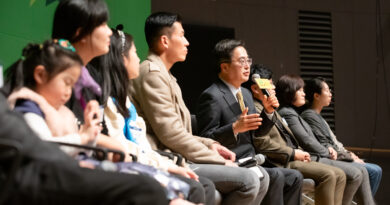 6일 오전 경기도청 다산홀에서 열린 경기도 360°돌봄 ‘언제나 돌봄’을 펼치다 행사에서 ‘돌봄’ 소통을 하고 있다.